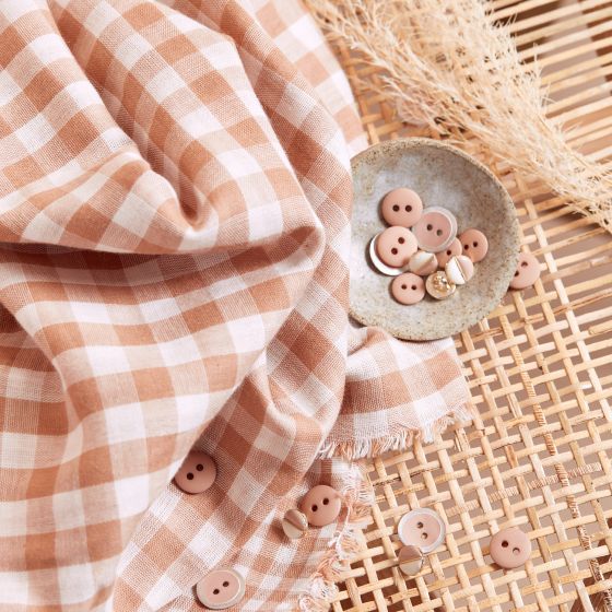 Reversible Off-White Gingham in Maple